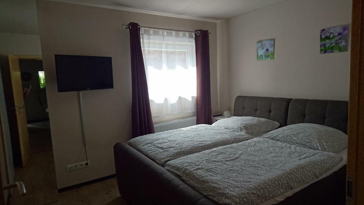 Ferienwohnung Loreley Weisel Екстер'єр фото